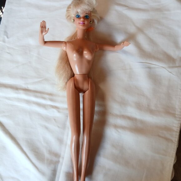 1976 Mattel Barbie Blonde Hair & Blue Eyes Twist & Turn at Waist - Knees Bend - Picture 9 of 12
